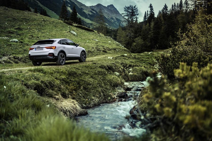  Audi Q3 Sportback 45 TFSI e S line 2020 года  (WW) (фото 7 из 15)